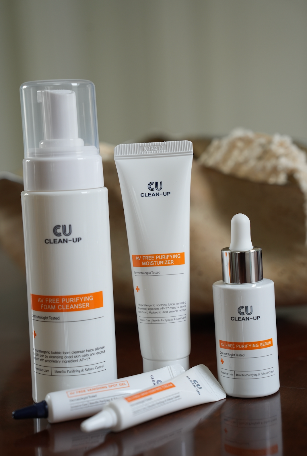 CUSKIN valomasis ir raminamasis veido serumas, probleminei spuoguotai odai, 30ml