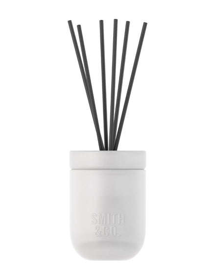 Smith & Co namų kvapas su lazdelėmis „Tonka & White Musk“ 200 ml