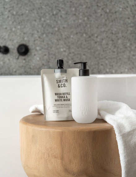 Smith & Co rankų ir kūno prausiklio papildymas „Tonka & White Musk“ 400 ml